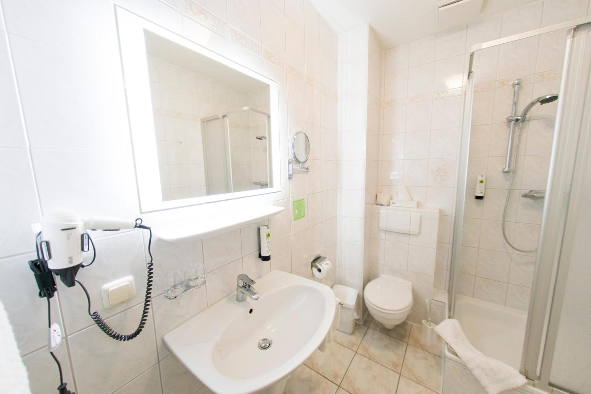Das Fritz Hotel Schwerin Schoene Lage Im Gruenen Mit Regionaler Kueche Kostenfreien Parkplaetzen Und E Ladestation Εξωτερικό φωτογραφία